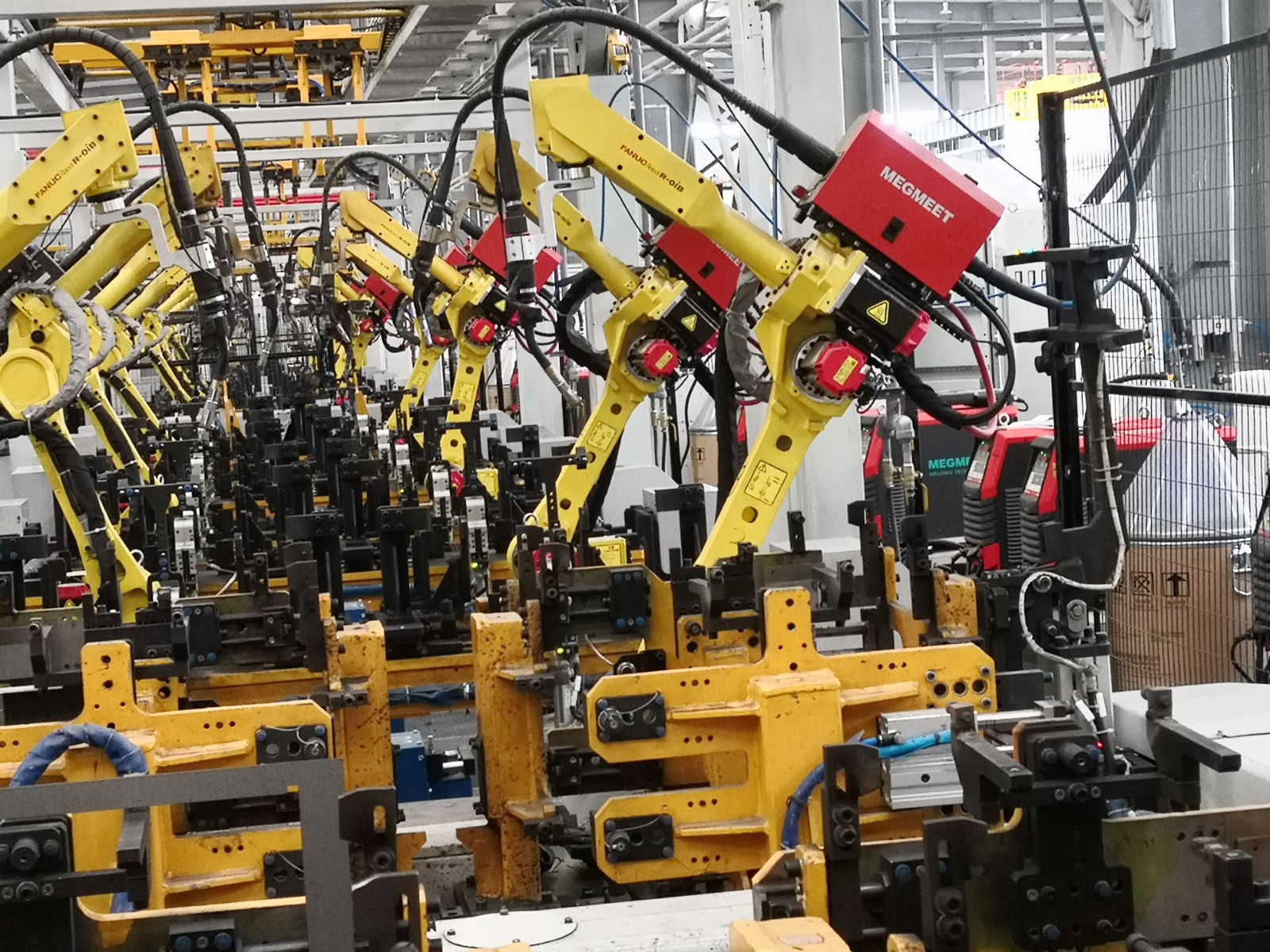 工业级逆变智能气保焊机 - 麦格米特自动化机器人焊接解决方案.jpg 工业级逆变智能气保焊机 - 麦格米特自动化机器人焊接解决方案.jpg